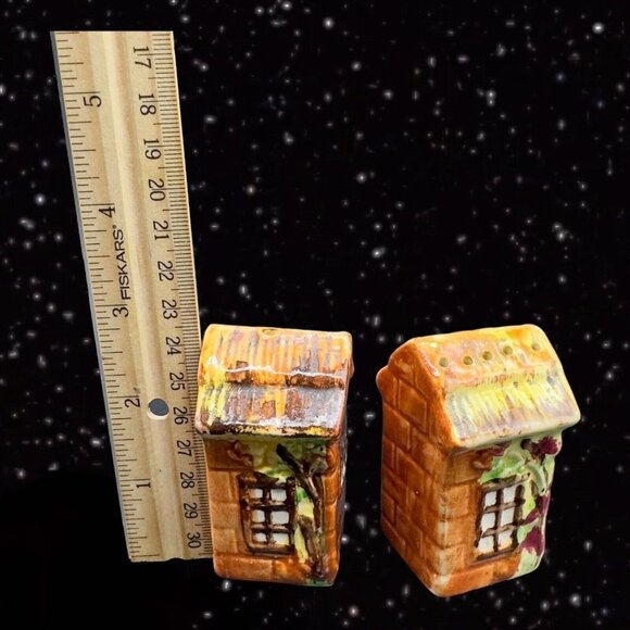 Ceramic Salt and Pepper Shaker Set 2 pcs Cottage House Painted Made In Japan 3”T - Picture 4 of 8